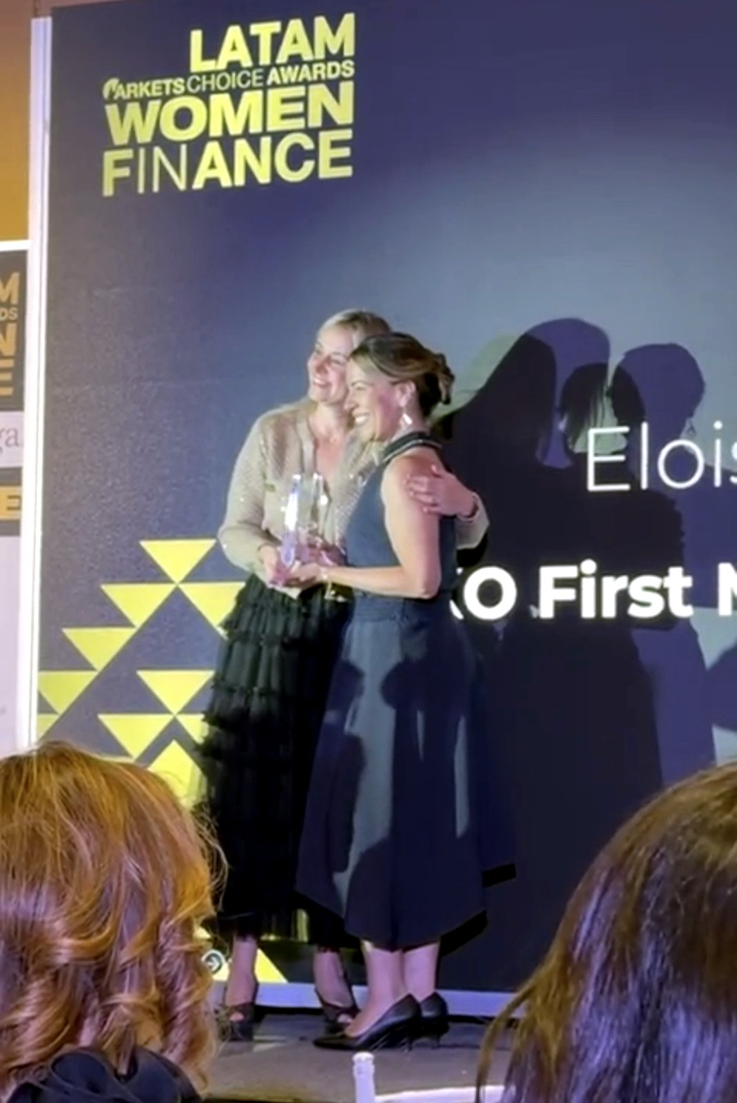 Eloisa Cadenas recibiendo el premio Woman in Finance LATAM 2026